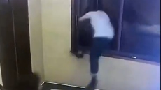 Κίνα: Άνδρας πήδηξε από παράθυρο ενώ καβγάδιζε με την σύντροφό του - Δείτε βίντεο