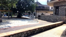 Φθιώτιδα: Ιδιοκτήτης καταστήματος σε πλατεία στην Μακρακώμη κατηγορείται ότι χτύπησε 12χρονο κορίτσι