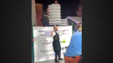 Κύπριος χόρεψε με 469 ποτήρια στο κεφάλι και έκανε Ρεκόρ Γκίνες - Δείτε βίντεο