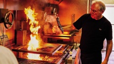 Όλοι δηλώνουν ψήστες μα αυτός είναι ο κορυφαίος του κόσμου