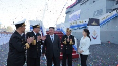 Καθέλκυση βορειοκορεάτικου πολεμικού πλοίου παρουσία του Κιμ Γιονγκ Ουν