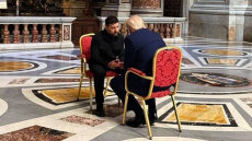 Οι αναρτήσεις του Τραμπ για την κηδεία του Πάπα που εξελίχθηκε σε «άτυπη σύνοδο κορυφής» για την Ουκρανία με φωτογραφίες από τη συνομιλία του με τον Ζελένσκι