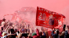 Λίβερπουλ: Το Άνφιλντ σε παροξυσμό - Χιλιάδες φίλαθλοι γιορτάζουν δύο ώρες πριν το ματς τίτλου με την Τότεναμ - Βίντεο