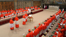 Επιστολή καθολικών νέων προς τους καρδινάλιους του κονκλάβιου: Θέλουμε μια Εκκλησία σε διάλογο με όλα τα πιστεύω