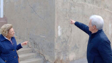 Στις Βούτες Ηρακλείου μεταβαίνει εκτάκτως ο Λέκκας μετά τα ρήγματα που εμφανίσθηκαν σε σπίτια και δρόμους στην περιοχή