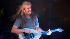 Γιάννης Χαρούλης: Σε ποιες ελληνικές πόλεις θα δώσει συναυλίες το καλοκαίρι 