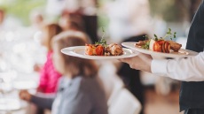 3 «ιστορίες τρόμου» από ανθρώπους που δούλεψαν σεζόν