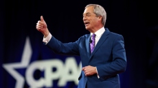 «Πολύ κακός τύπος» ο Πούτιν, λέει ο Φάρατζ – Ζητά να καταρρίπτονται ρωσικά αεροσκάφη που μπαίνουν στον εναέριο χώρο του ΝΑΤΟ
