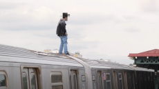 Δύο νέοι νεκροί κάτω από γέφυρα στο Βερολίνο - Έκαναν train surfing