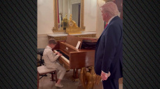 Ο 8χρονος εγγονός του Τραμπ έπαιξε την πρώτη του σύνθεση στο πιάνο στον Λευκό Οίκο - Τον παρακολουθούσε ο παππούς του, δείτε βίντεο