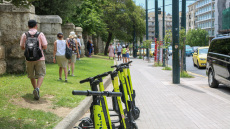 Αντιπαράθεση Θεοδωρικάκου - Δούκα για τα ηλεκτρικά πατίνια στην Αθήνα