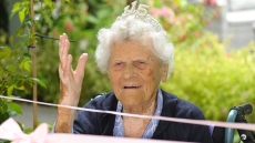 Μία Βρετανίδα κατακτά το ρεκόρ του γηραιότερου ανθρώπου στον κόσμο στα 115 της χρόνια - «Δεν διαφωνώ με κανέναν, κάνω ο, τι μου αρέσει»