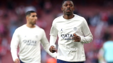 Τραυματίστηκε ο Ντεμπελέ, αμφίβολος για τη ρεβάνς της Παρί με την Άρσεναλ 