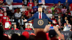 AP: Σχέδια για μεγαλειώδη παρέλαση στα γενέθλια του Τραμπ - 6.600 στρατιώτες, άρματα και ελικόπτερα στην Ουάσινγκτον