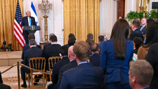 Ο Τραμπ βάζει ξανά στο στόχαστρο τους δημοσιογράφους - Έρχονται εντάλματα σε έρευνες διαρροών