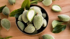 Τσάγαλα: Τα πράσινα αμύγδαλα της Άνοιξης (+συνταγές)