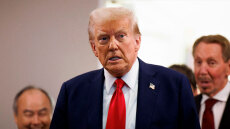 Πολύ μαστίγιο, σχεδόν καθόλου καρότο: Η οικονομική στρατηγική Τραμπ σε τεντωμένο σκοινί