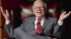 Παραιτείται ο Γουόρεν Μπάφετ από τη Berkshire Hathaway