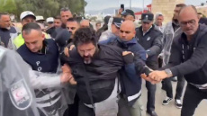 Δείτε βίντεο: Σύλληψη Τουρκοκύπριου διαδηλωτή που διαμαρτυρόταν για την επίσκεψη Ερντογάν στα κατεχόμενα