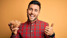 Ήταν αλλεργικός στα φιστίκια, αλλά τώρα τα τρώει άφοβα στο πρωινό – Η ιστορία του Chris