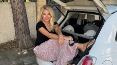H Ελένη Μενεγάκη μπήκε στο... πορτμπαγκάζ αυτοκινήτου και σχολίασε «τελικά χωράω παντού» - Δείτε φωτογραφίες