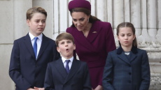 Νέο σόου από τον πρίγκιπα Λούις: Ξεσκόνιζε τον Ουίλιαμ και τρόλαρε τον αδερφό του για τα μαλλιά του, δείτε βίντεο