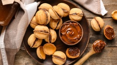 Ρώσικα καρυδάκια: Το vintage γλυκό που γεμίζει νοσταλγία το TikTok