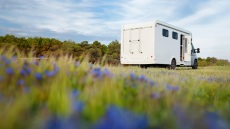 Ταξίδι με τροχόσπιτο για ζευγάρι κατέληξε σε περιπέτεια: Άφησε κατά λάθος τη γυναίκα του στον δρόμο και το κατάλαβε 2 ώρες μετά