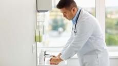 Η νο1 κίνηση που μειώνει κατά 50% τις νοσοκομειακές λοιμώξεις