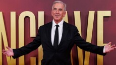 Ο συγγραφέας του «Conclave», Ρόμπερτ Χάρις συγκρίνει τη διαδικασία εκλογής πάπα με το ριάλιτι σόου «The Traitors»