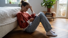 Τι οδηγεί τους εφήβους σε προβληματική χρήση των social media: Οι 9 κατηγορίες παραγόντων