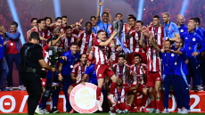 Το δείπνο των πρωταθλητών, τα επινίκια και οι οικογενειακές στιγμές στο Καραϊσκάκη - Η παρακάμερα της απονομής του 48ου στον Ολυμπιακό