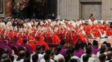 Βατικανό: Στη Βασιλική του Αγίου Πέτρου οι καρδινάλιοι - «Χρειαζόμαστε έναν Πάπα που θα ξυπνήσει συνειδήσεις»