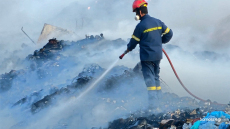 Βίντεο: Σε εξέλιξη η φωτιά στον ΧΥΤΑ Σάμου, δυνάμεις της Πυροσβεστικής στην περιοχή

