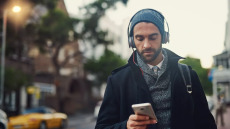 Τι μουσική ακούτε όταν μελαγχολείτε; Τι μαρτυρούν οι στίχοι για το χαρακτήρα σας