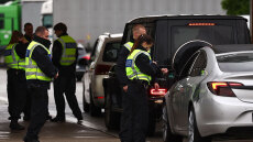 Γερμανοί αστυνομικοί πυροβόλησαν και σκότωσαν Αφγανό που είχε επιτεθεί με μαχαίρι σε συνάδελφό τους
