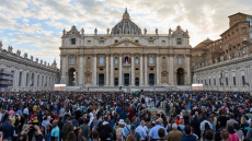 Κονκλάβιο: Ψηφίζουν ξανά για να εκλέξουν νέο Πάπα - Γιατί μπορεί να μην βγει τώρα καπνός
