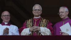 Νέος Πάπας ο Αμερικανός Ρόμπερτ Πρέβοστ  - Πήρε το όνομα Λέων 14ος - Γιατί είναι έκπληξη η εκλογή του