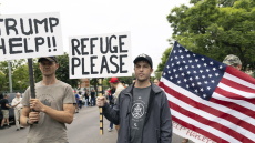 O Τραμπ φέρνει στις ΗΠΑ τους πρώτους λευκούς πρόσφυγες από Νότια Αφρική - Το αμφιλεγόμενο διάταγμά του