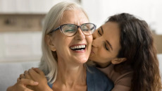 Η μητέρα είναι η ηρωίδα της ζωής μας – Η επιστήμη εξηγεί γιατί