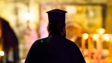 Παπάς ήταν πληροφοριοδότης για ληστεία ηλικιωμένης στη Δράμα για €650 - Η οργή των δραστών και η κατάθεση του θύματος