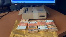 Ηλικιωμένος πέταξε κατά λάθος €20.000 σε κάδο ανακύκλωσης - Τα βρήκε στέλεχος εταιρείας και κάλεσε την ΕΛΑΣ
