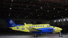 Νέο υπερσύγχρονο αεροσκάφος για αεροδιακομικές του ΕΚΑΒ - Βίντεο από την τελετή παράδοσης στην 112 ΠΜ