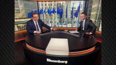 Πιερρακάκης στο Bloomberg: Η Ελλάδα σχεδιάζει να αποπληρώσει τα δάνεια διάσωσης 10 χρόνια νωρίτερα