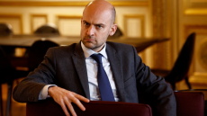 Κανείς δεν θα μας υπαγορεύσει τη θέση του για την αναγνώριση του παλαιστινιακού κράτους, απαντά στο Ισραήλ η Γαλλία
