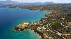 Πόρτο Χέλι: Η γειτονιά με τα... εξοχικά βασιλιάδων, εμίρηδων και millionaires - Οι διάσημοι ένοικοι, οι επενδύσεις, το ιστορικό «deal»