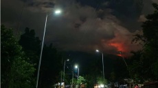 Bίντεο: Σε φάση εκρηκτικής δραστηριότητας εισήλθε το ηφαίστειο Κανλάον στις Φιλιππίνες