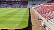  Το σταφ της Σάντερλαντ, έβαλε τις διαφημιστικές πινακίδες πιο κοντά στο γήπεδο για να δυσκολέψει τα πλάγια της Κόβεντρι