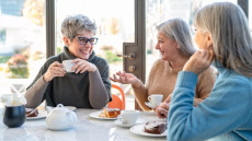 Μεγαλύτερη μοναξιά και κοινωνική απομόνωση για αυτούς τους 65χρονους – Η αίσθηση που κάνει τη διαφορά