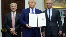Ο Τραμπ βάζει στο στόχαστρο τα φάρμακα για το αδυνάτισμα: Ένας φίλος μου παχύσαρκος επιχειρηματίας με πήρε και διαμαρτυρήθηκε για την τιμή τους